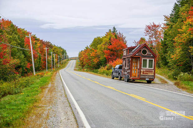 tiny-house-giant-journey-mobile-home-jenna-guillame-15