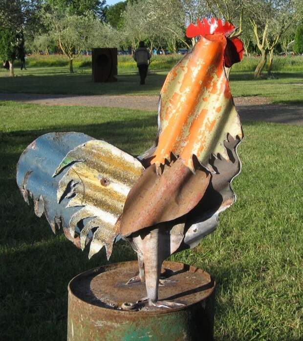 The Rooster sculpture is by Jeff Thomson, a New Zealand artist,  who sculpts with recycled corrugated roofing iron. The colour is the original roofing paints.: 