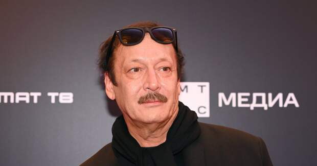 Владислав Ветров: “Весеннее обострение желтых журналюг” — актер о несуществующем романе и большой семье