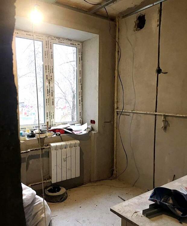 Чтобы спрятать инженерные коммуникации, креативные супруги установили стену из гипсокартона. | Фото: dom-mechty-alice.ru. Чтобы спрятать инженерные коммуникации, креативные супруги установили стену из гипсокартона. | Фото: dom-mechty-alice.ru.