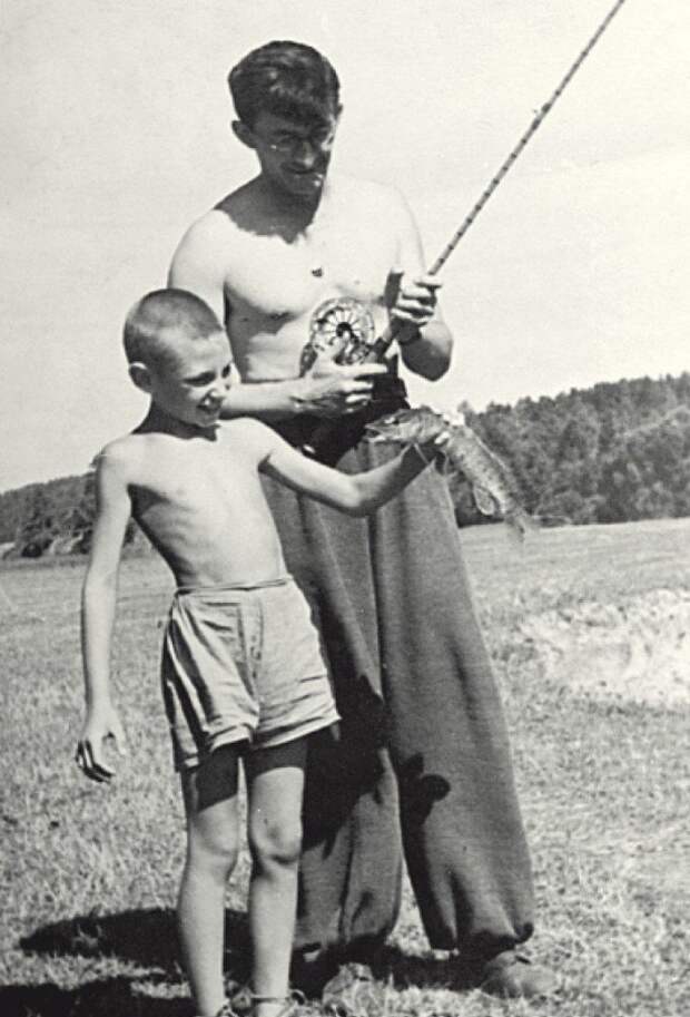 Игорь Яковлевич Стечкин с отцом на рыбалке биография, детство, интересное, конструкторы, ученые