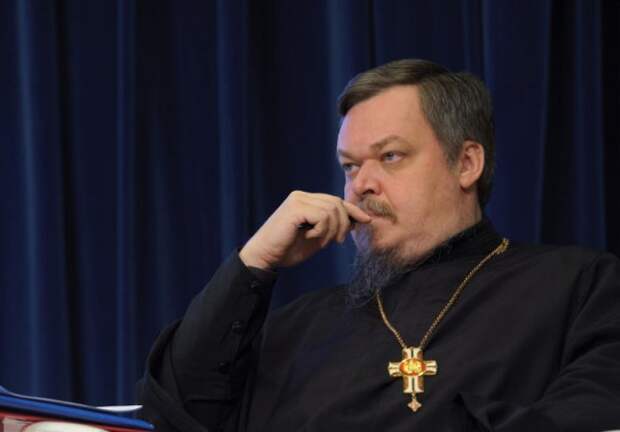 После скандального фото в «Макдональдсе» протоирея Всеволода Чаплина отстранили от должности
