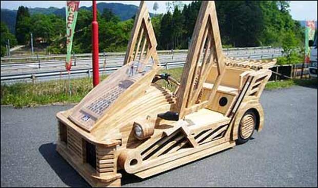Деревянный автомобиль.