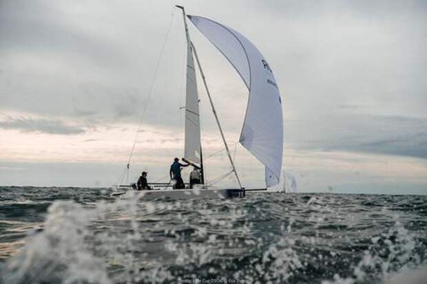 В Сочи начался третий этап гонки яхтсменов, событие выходит зрелищным