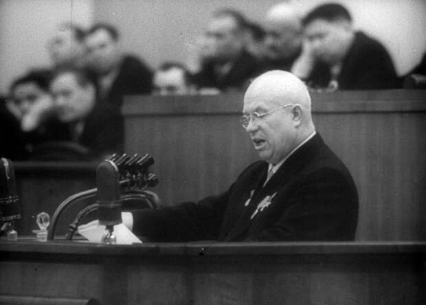 Январь 1960 года. Н.С. Хрущев на заседании Верховного Совета СССР рассказывает о сокращении Вооруженных Сил. /  Оператор И. Сокольников.  РГАКФД  Арх. N 1-18647 1 часть