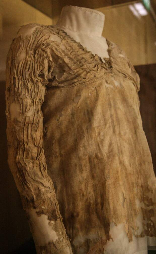 Самое древнее платье в мире
