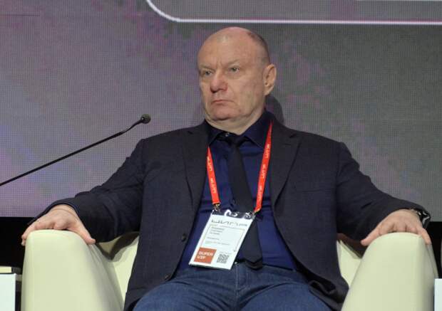 Российскую экономику сравнили с дубом во время грозы