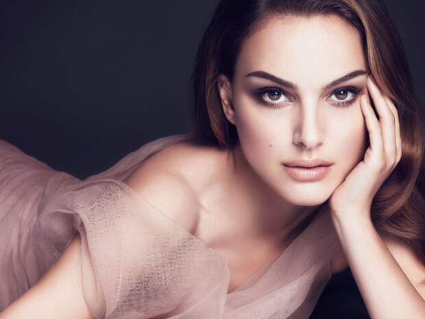 Natalie-Portman-le-mani-Stati-Uniti-dAmerica-864x1152