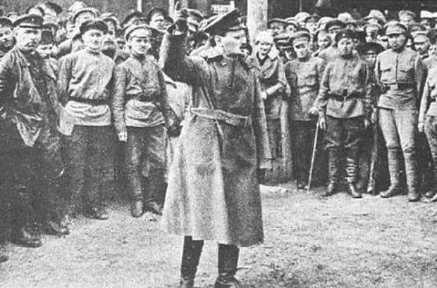 Троцкий выступает под Казанью. Лето 1918 г.