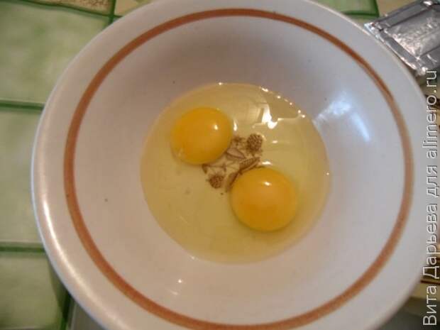 Яйцо на сырной подушке. Яйцо для блинов болтушка. Заказать сырный желтком по середине. Блины яйцо без масла