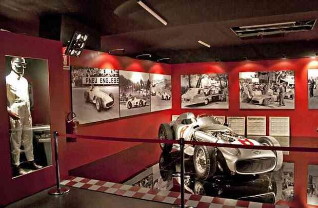 Музей авто истории в турине, италия. (трафик)