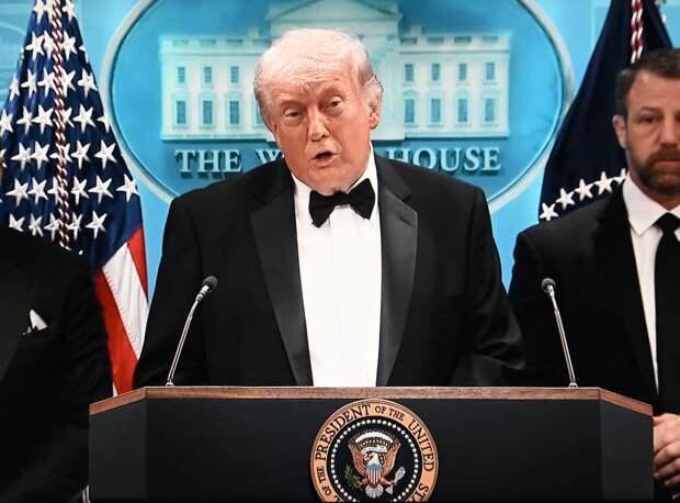 Fox News: Белый дом обсуждает, нужно ли Трампу носить бронежилет на мероприятиях