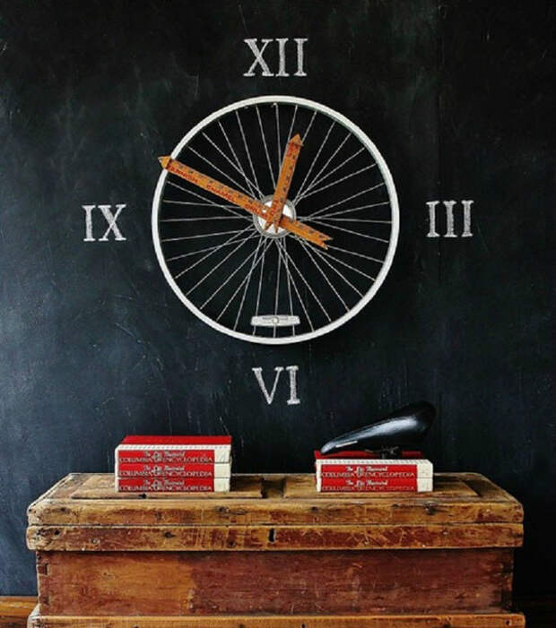 A-wall-clock-from-old-bicycle-parts