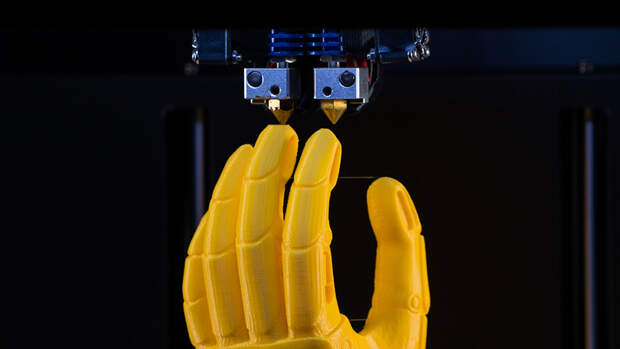 Российские врачи поставили пациенту напечатанный на принтере протез