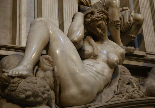 Grabmal_von_Giuliano_II._de_Medici_(Michelangelo)_Cappelle_Medicee_Florenz-5.jpg
