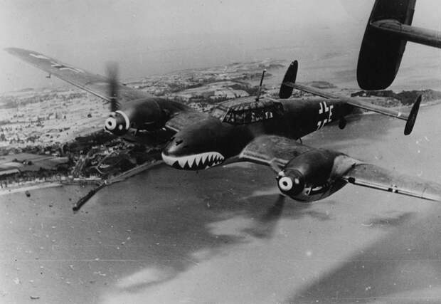 30. Bf-110C из 6-й группы 76-й эскадры тяжёлых истребителей над ЛаМаншем в период Битвы за Британию. 1940-й год Вторая, война, мирова, фото