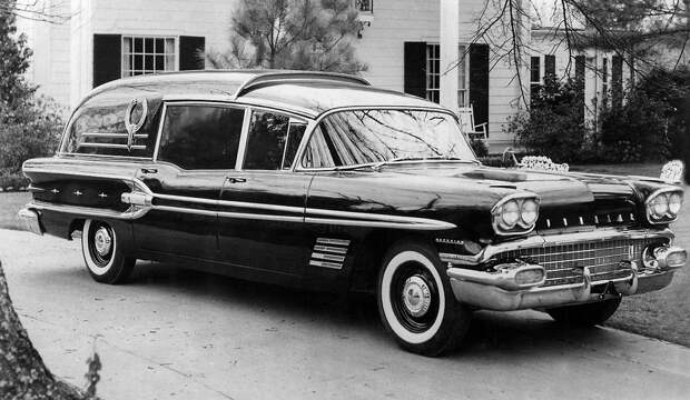 24. А это катафалк Superior-Pontiac Service Car '1958. Кузова от "неотложек" чаще всего отличались только начинкой да более скромным декором 24. А это катафалк Superior-Pontiac Service Car '1958. Кузова от "неотложек" чаще всего отличались только начинкой да более скромным декором катафалк, скорая, универсал