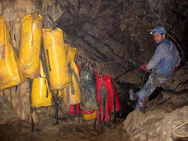 Пещера Крубера-Воронья – самая глубокая пещера в мире, фото 13