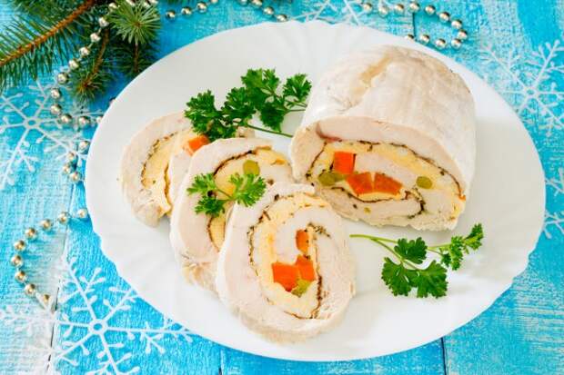 Куриный рулет с омлетом Куриный рулет с омлетом