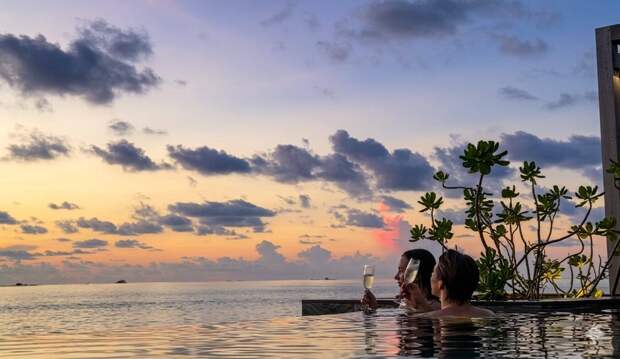 Мальдивская сказка Коростелева и Непряевой и «ответ» Волкова на Аляске: лыжный любовный треугольник?