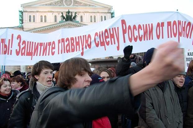 Театр абсурда: как государство и общество борются с искусством
