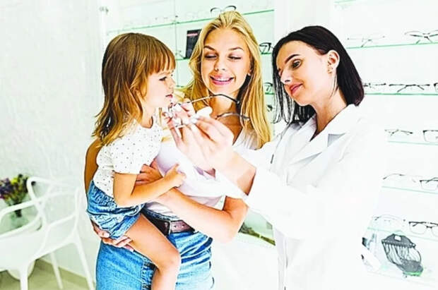 Смартфоны виноваты? Офтальмолог рассказал, почему портится зрение у детей