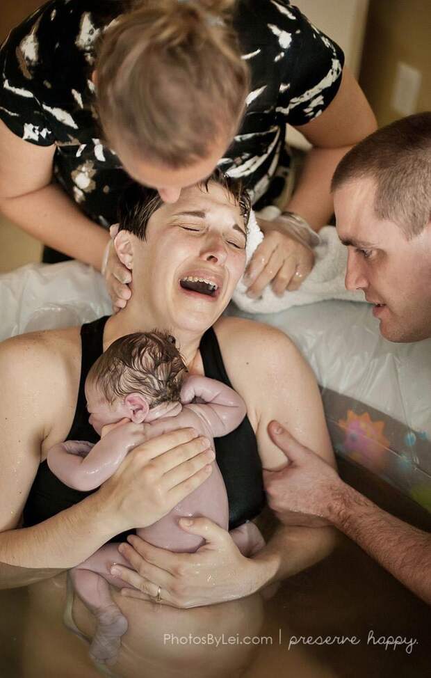 Женщины во время родов и их первые радостные моменты со своими детьми дети, женщины, роды