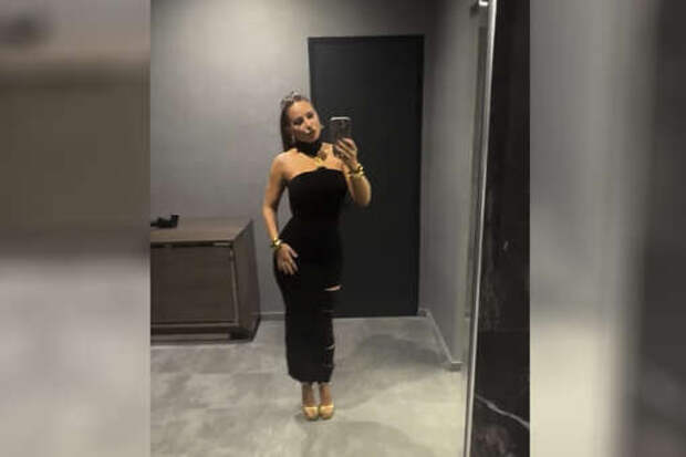 Певица Ани Лорак снялась в облегающем платье с разрезами