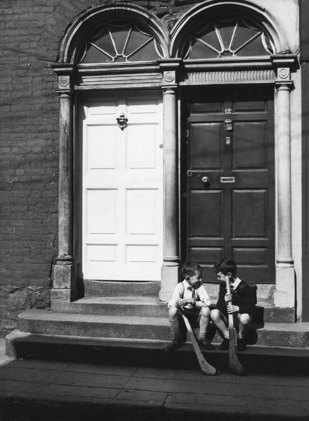 Two-boys-on-a-doorstep-Kilkenny-Ireland-1965.-768x1046.jpg