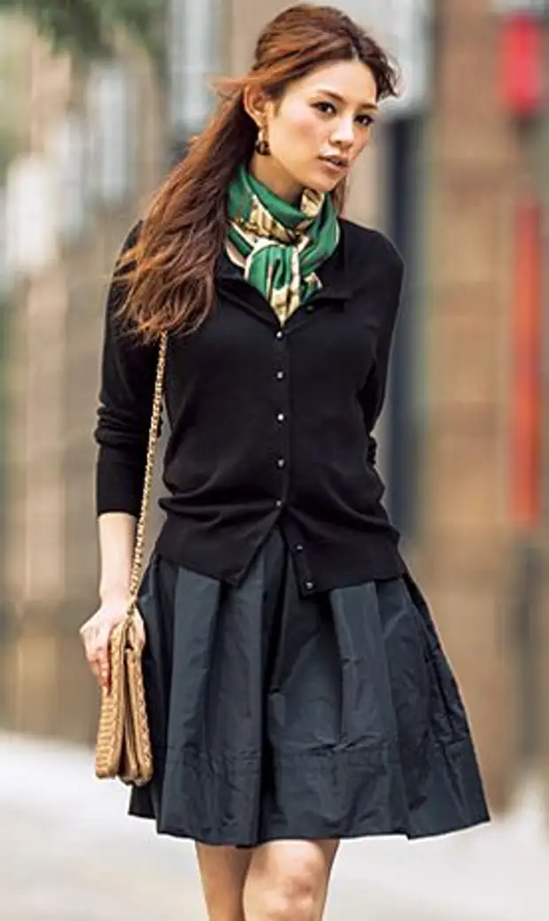 Юбка из палантина. Silk scarf tie to hat. Юбка из палантина. Фото в городском стиле девушка. Юбка с бахромой.