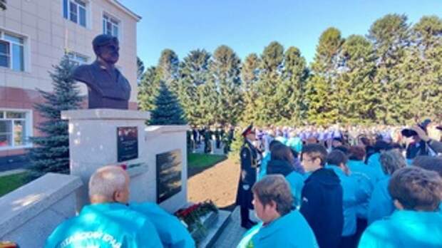 Открытие бюстов героям СВО в 2024 году / Фото: https://t.me/tomenko_22