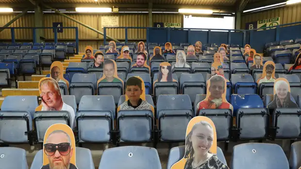 В Англии вернут болельщиков на стадионы со 2 декабря