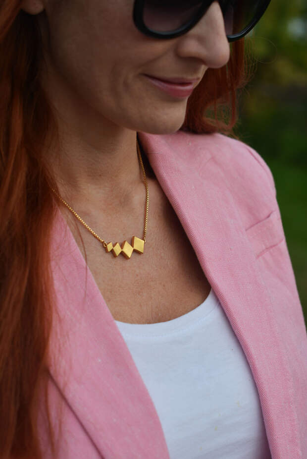 Summer style | Pink blazer, white tank