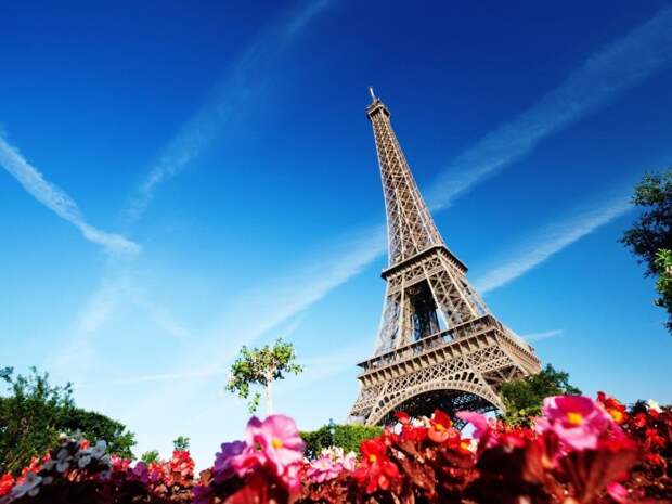 Эйфелева башня – рабочее место для многих парижан. /Фото: wallpaperup.com