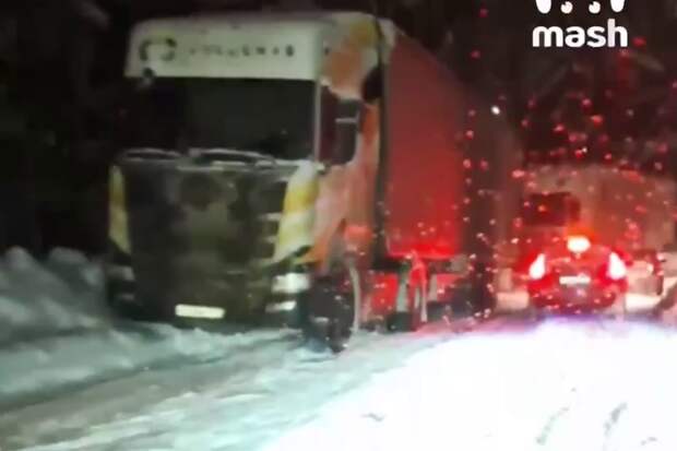 Фуры заблокировали движение в Москву по Горьковскому шоссе и шоссе Энтузиастов