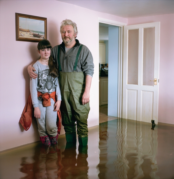 Шокирующие фото людей в затопленных домах