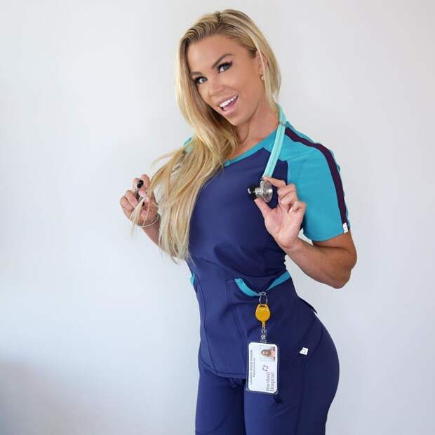 Её называют «самой горячей медсестрой мира» и для этого есть основания Лорен Дрейн, в мире, красота, люди, медсестра, профессия, работа, фигура