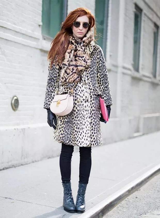 Trendy and stylish with skinny jeans pants=1