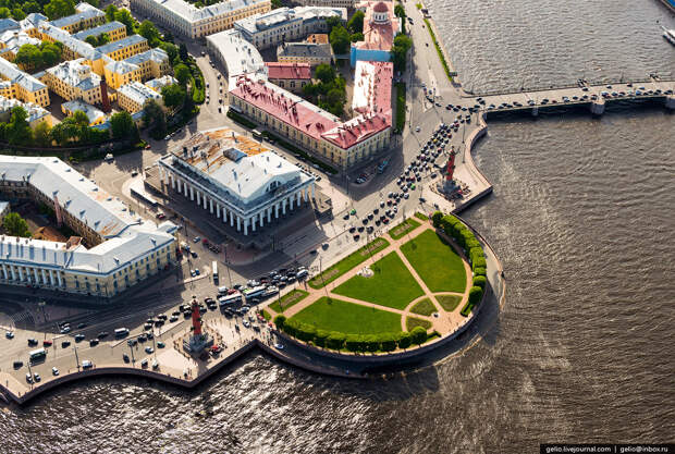 Стрелка Васильевского острова. Здание Биржи.