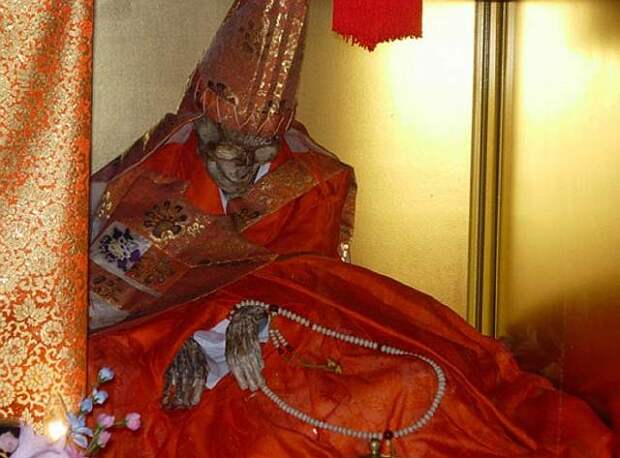 Sokushinbutsu-ancient-japanese-monks