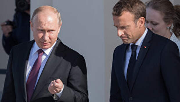 Президент РФ Владимир Путин и президент Франции Эмманюэль Макрон на полях Петербургского международного экономического форума - 2018. 24 мая 2018