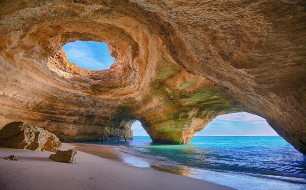 Пещера в Алгарве, Португалия