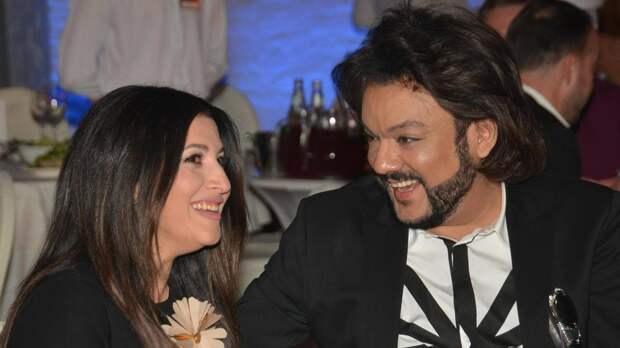 «Отжать хочу вот эту сумочку»: Жасмин позарилась на люксовый аксессуар Филиппа Киркорова