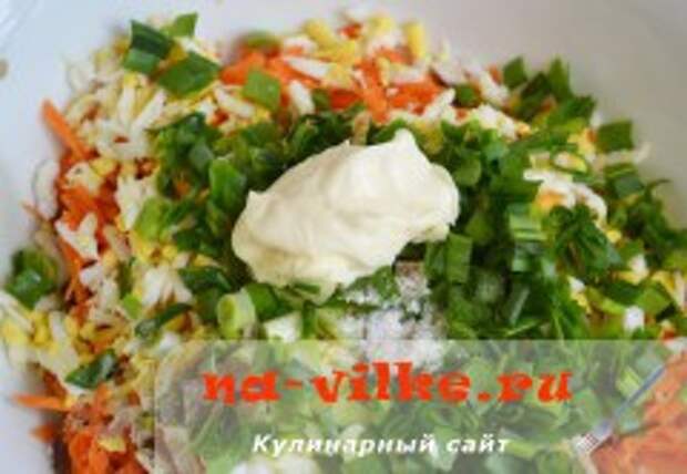Салат с фасолью и куриным филе