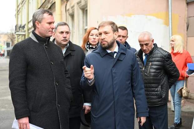 Глава Петроградского района провел обход для контроля благоустройства