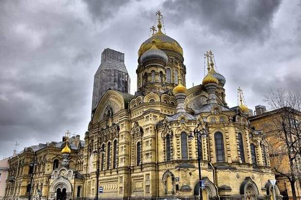 Кровавый Покров: Украинские нацисты готовят захват православной святыни