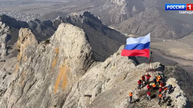 В едином праздничном порыве вместе с Крымом сегодня вся страна