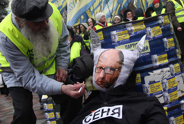 За отставку Яценюка выступали активисты на улицах Киева