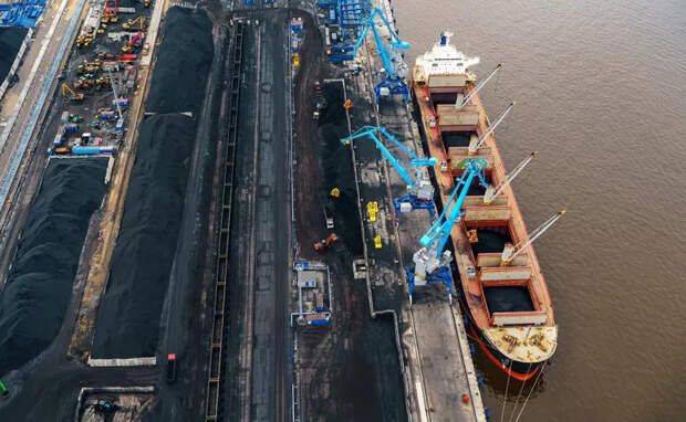 Балтийский экспорт нефти рухнул: что происходит в Усть-Луге и Приморске?