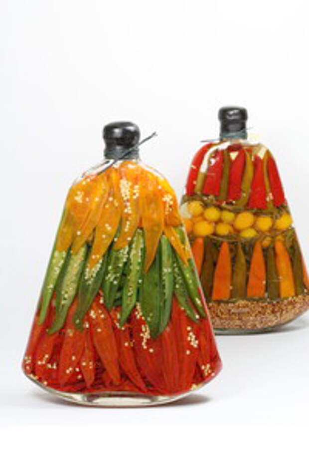 декоративные бутылки с овощами и фруктами, декор кухни, украшение кухни